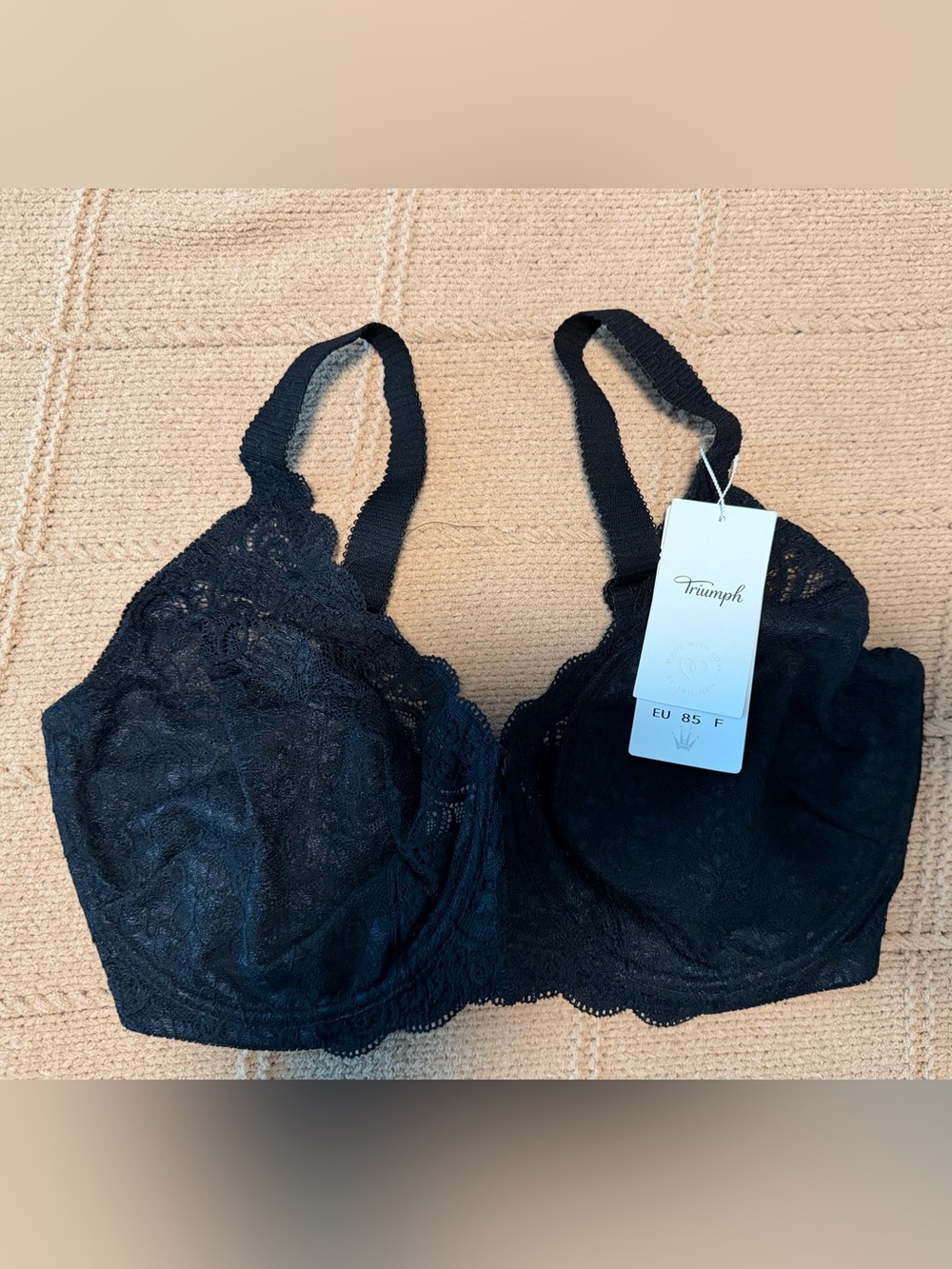 NWT Triumph Black Lace Underwire Bra - 38DDD